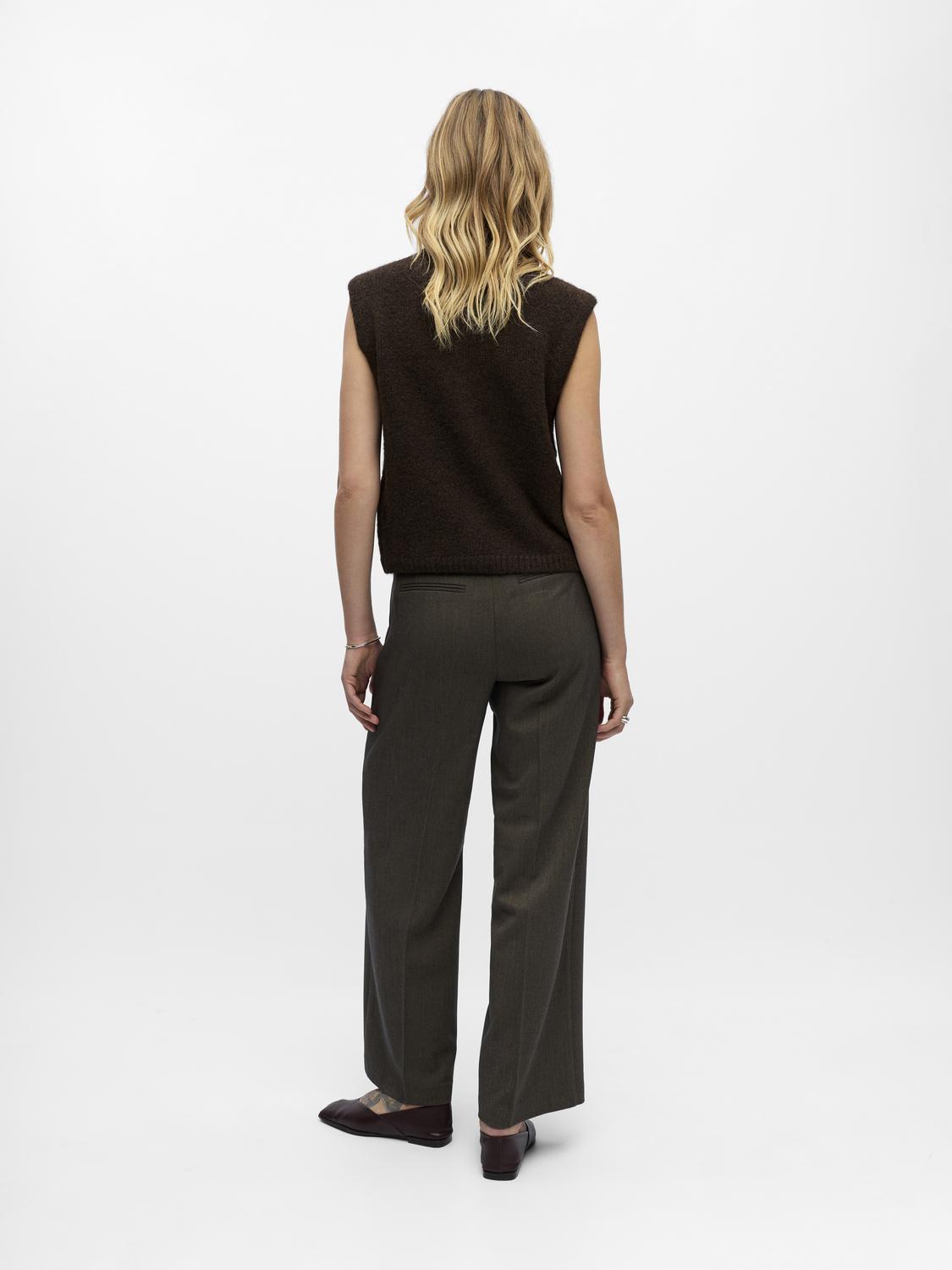 model_shot-back